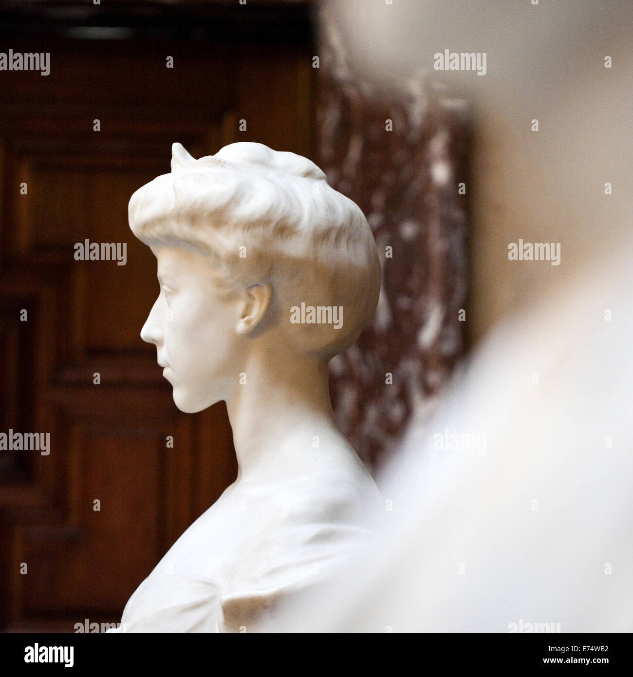 White marble busts of Queen Elisabeth and King Albert I of Belgium (1910) inside Antwerp City Hall by Julius Lagae (1862-1931) Stock Photo