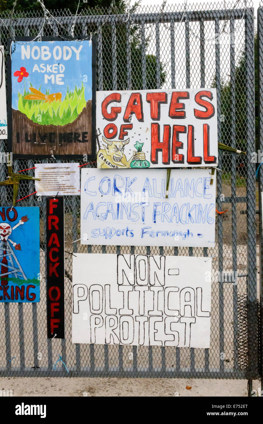 Belcoo, Northern Ireland. 2nd September 2014 - Signs on the gate at an Anti-Fracking campaign at quarry owned by Tamboran Stock Photo