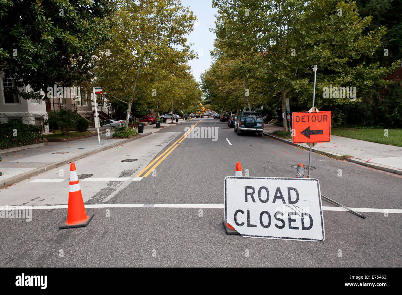 Road closed sign hires stock photography and images Alamy