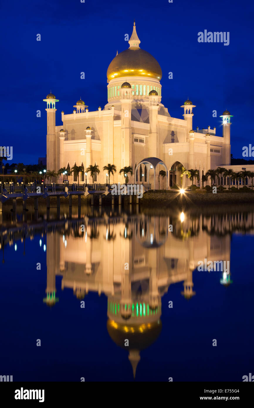 Omar Ali Saifuddien Mosque at dawn  Bandar Seri Begawan Brunei. Stock Photo
