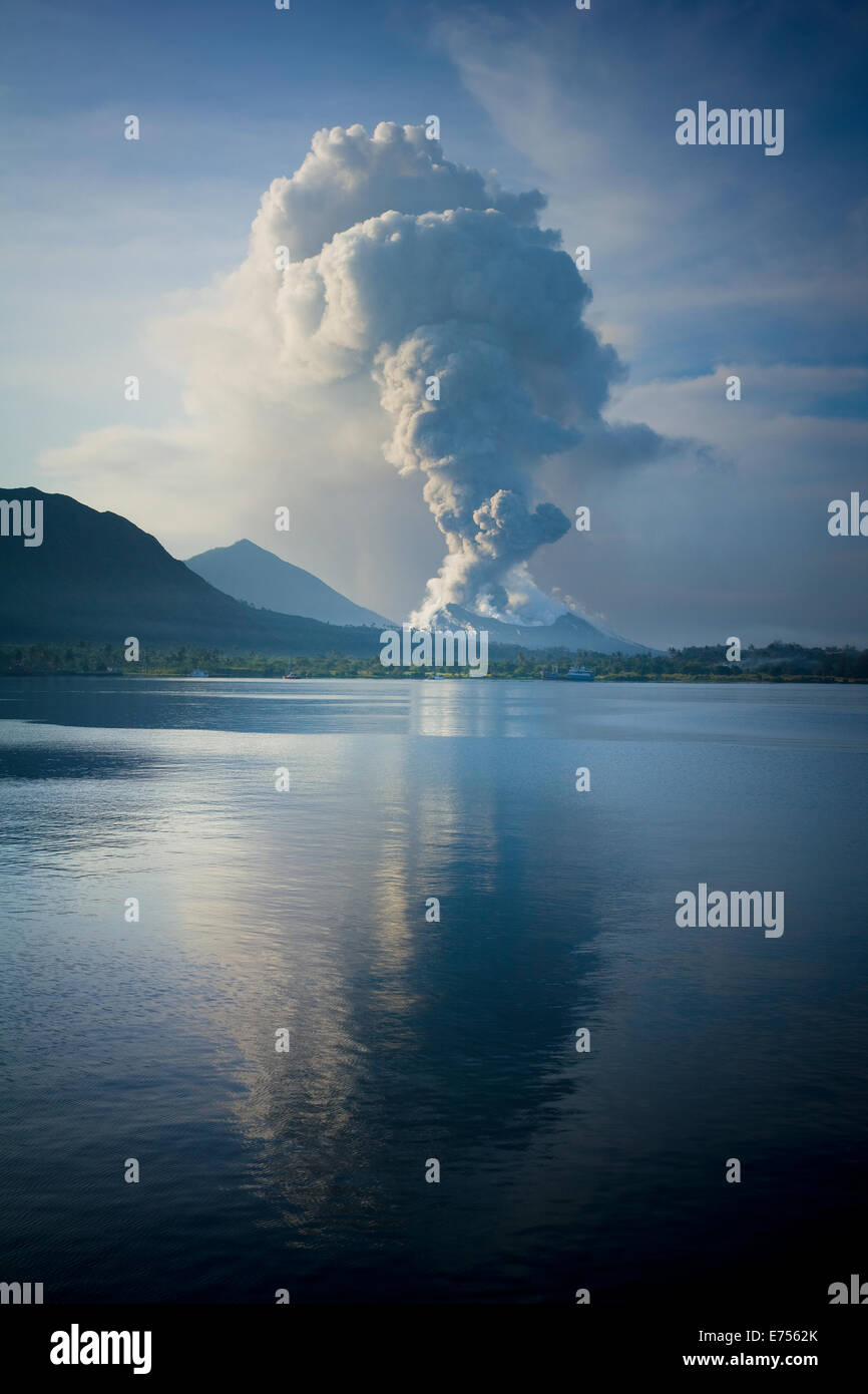 Mt Tavurvur volcanic eruption, Papua New Guinea Stock Photo