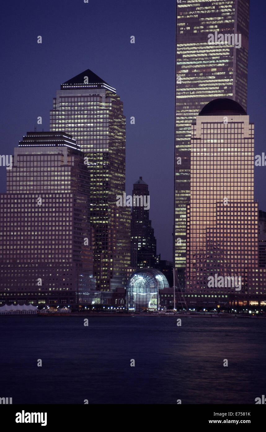 1989 Vintage Photo of the Winter Garden in World Financial Center and World Trade Center Across the Hudson River at Dusk, NYC Stock Photo