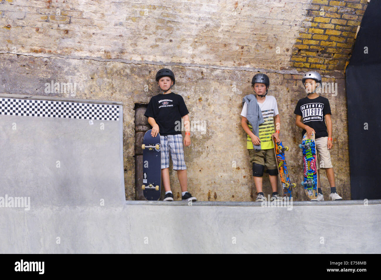 Vans shorts 2024 kids 2014