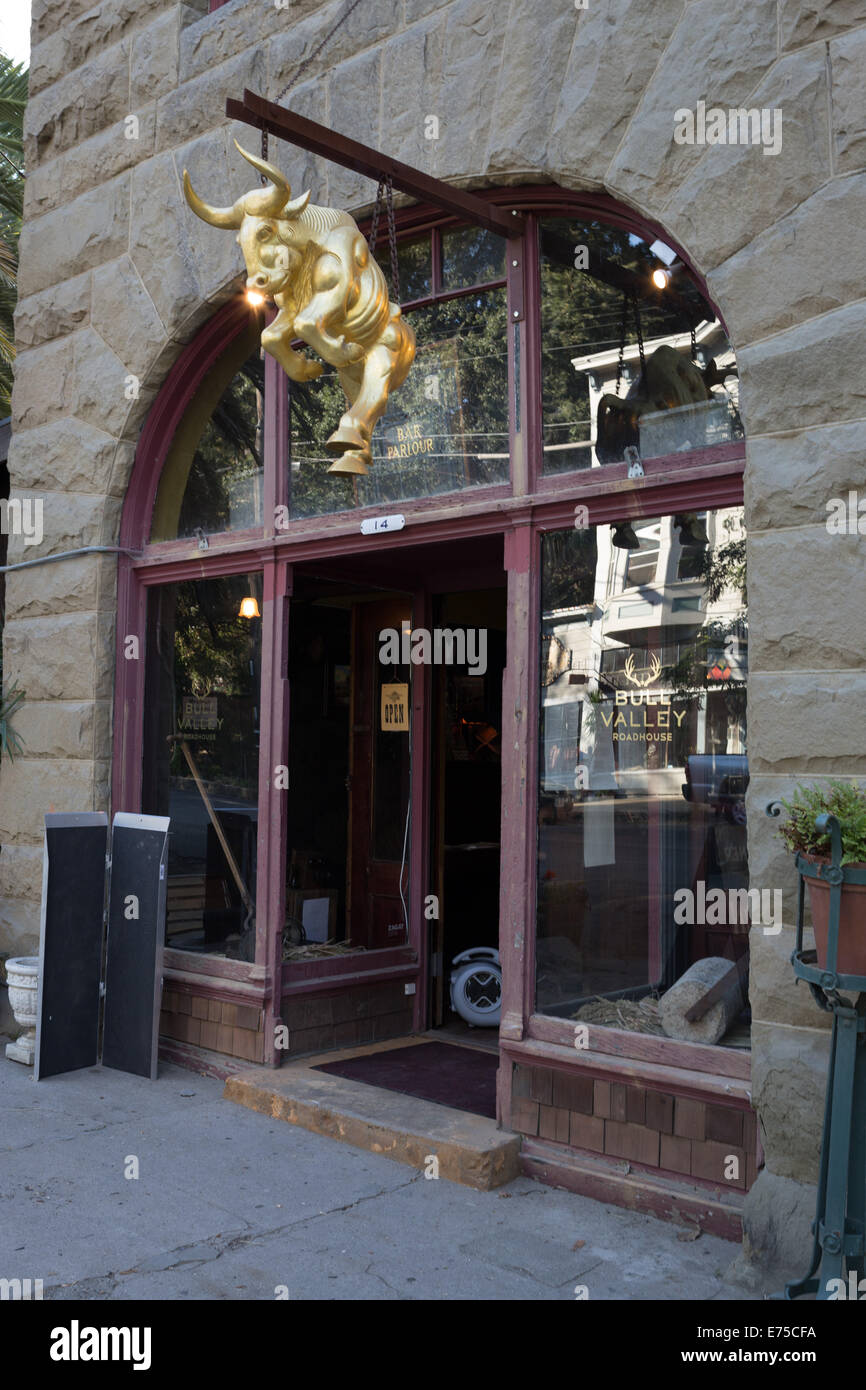 Golden Bull bar in Historic Downtown Port Costa California. Stock Photo