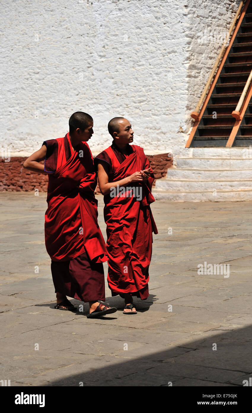 Two monks, Punakha Dzong, Bhutan Stock Photo