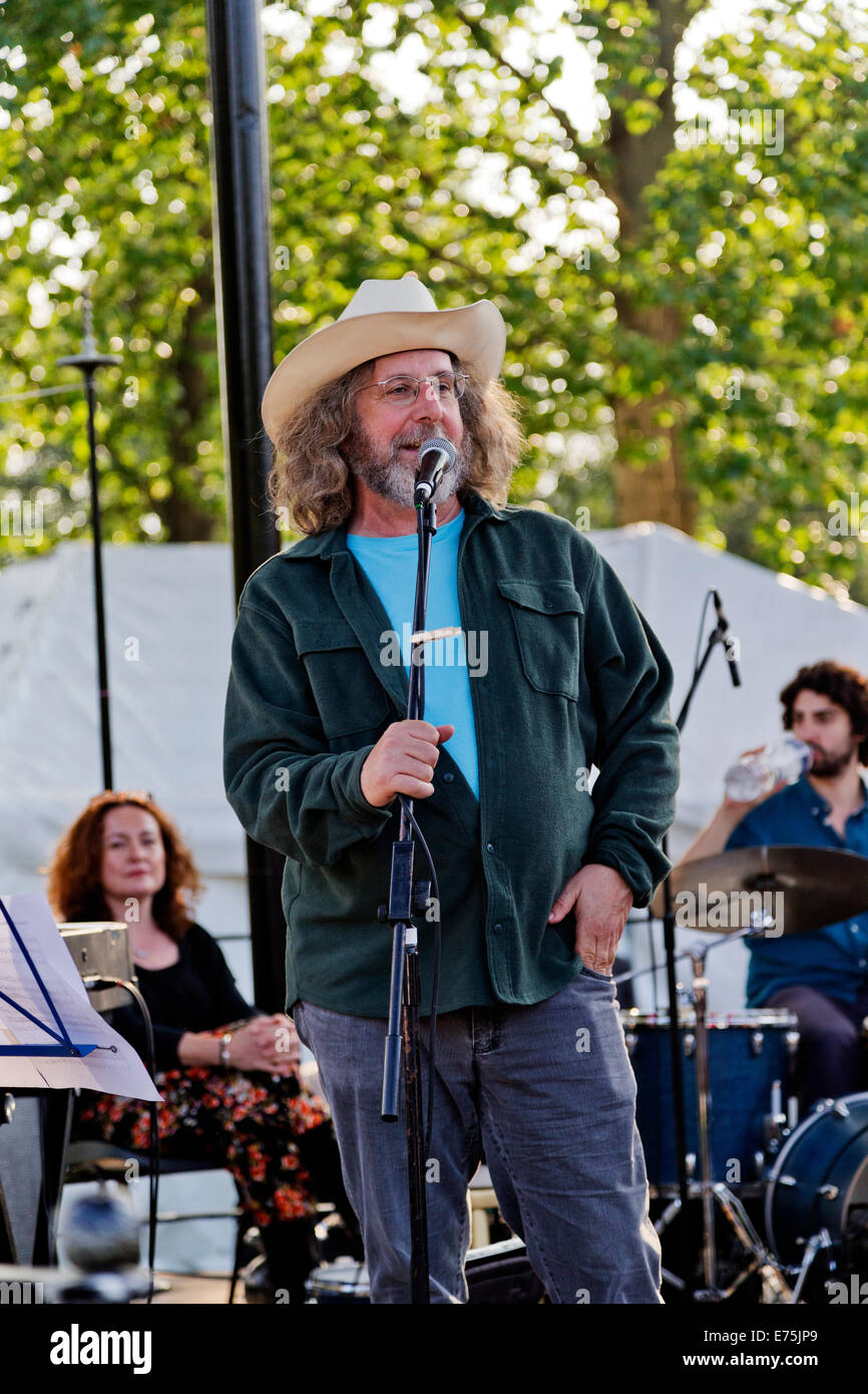 London, UK. 7th September, 2014. Alan Bern, Guest Master Accordionist at Jewish Music Institute event, Regent's Park, London, England, UK Credit:  Keith Erskine/Alamy Live News Stock Photo