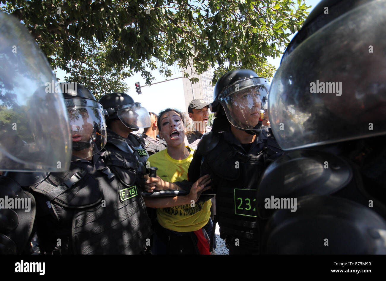 Rio De Janeiro, Brazil. 7th Sep, 2014. Policemen arrest a person participating in the 'Cry of the Excluded', carried out in parallel with a parade to commemorate Brazil's Independence Day, at the Presidente Vargas Avenue, in Rio de Janeiro, Brazil, on Sept. 7, 2014. Brazil celebrated the 192nd anniversary of its independence on Sunday. The 'Cry of the Excluded', is a movement formed by social organizations and unions. Credit:  Marcos Arcoverde/Estadao Conteudo/AGENCIA ESTADO/Xinhua/Alamy Live News Stock Photo