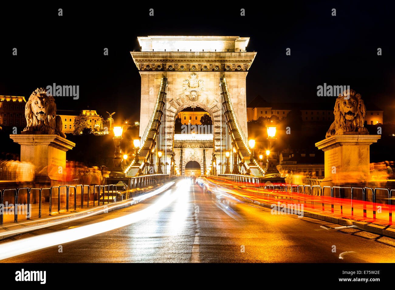 Chain Bridge at night, Budapest, Hungary Stock Photo