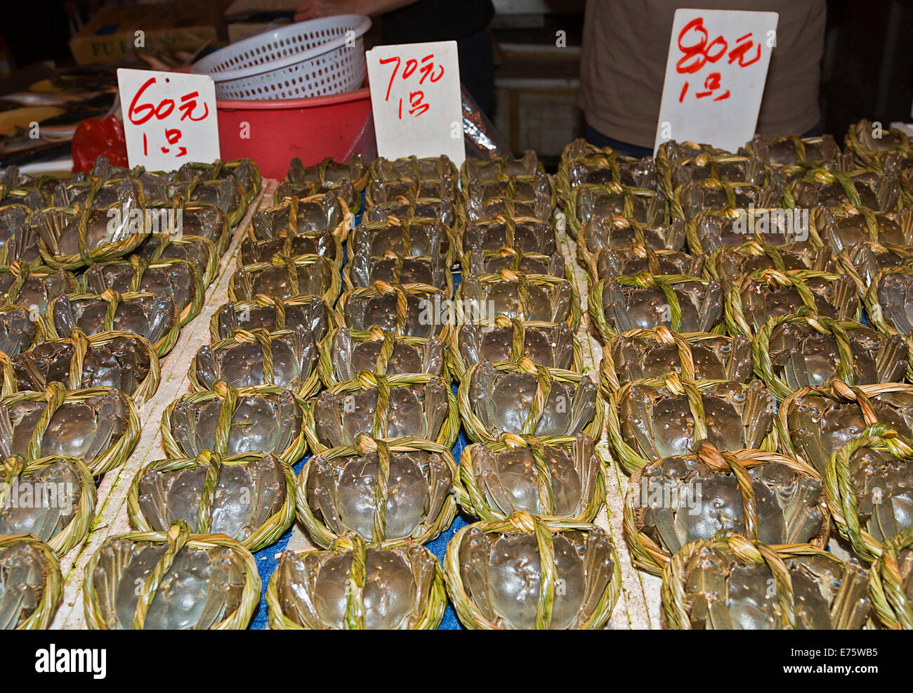 Fresh crabs for sale, tied up, Red Market, Macau, China Stock Photo