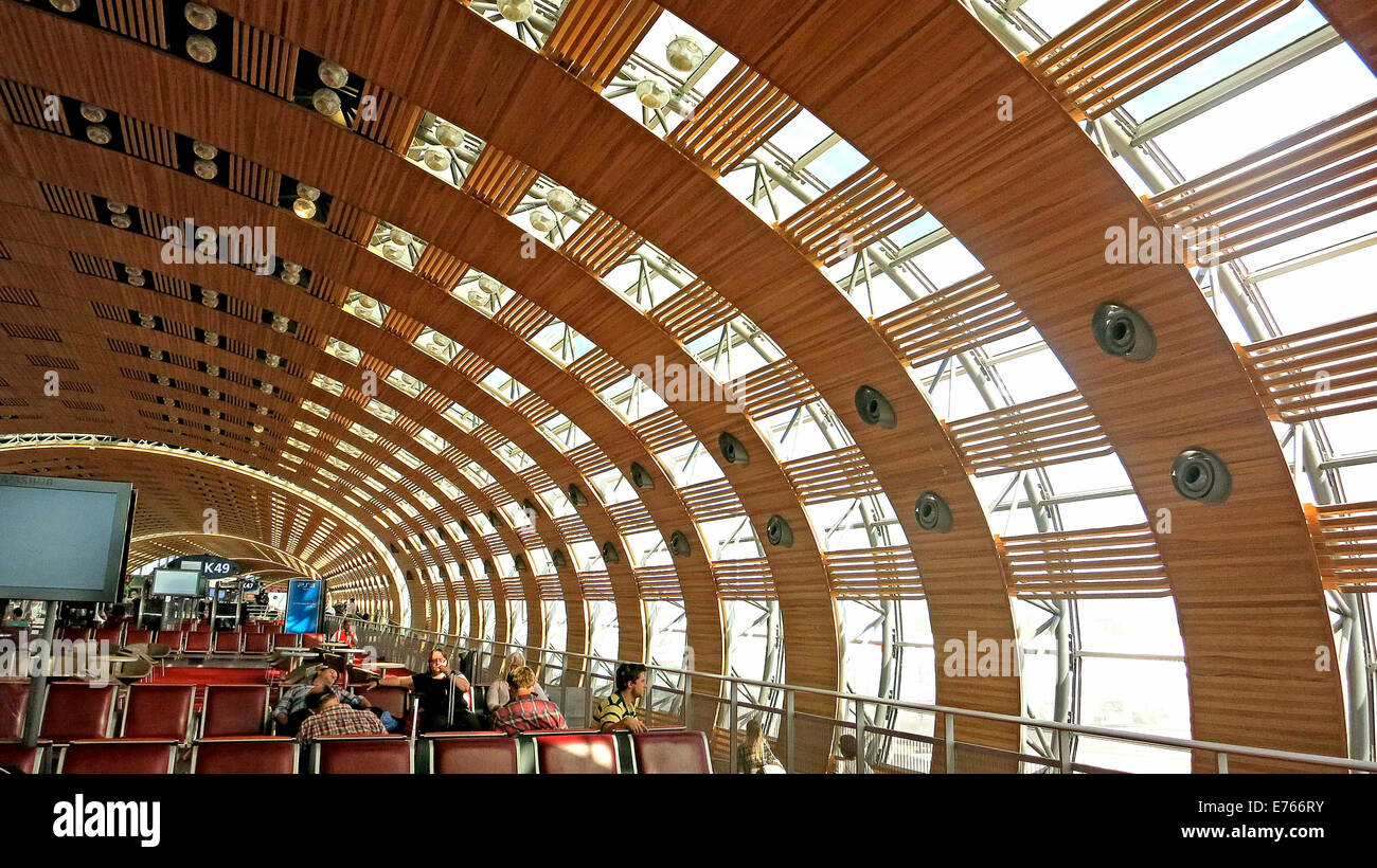 Inside charles de gaulle terminal hi-res stock photography and images -  Alamy