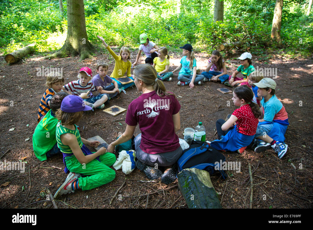 The Earth Trust - A Shelter and Survival Skills Workshop for Kids Stock Photo