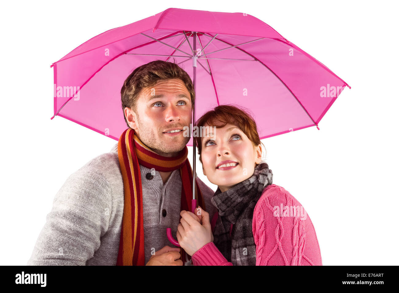 Сколько лет зонтику. Счастливые мужчина и женщина улыбаются зонтик. Счастливые мужчина и женщина улыбаются под зонтом. Пожилая пара с зонтом в прихожей. Пара в куртках демисезонной одежде гуляет под зонтом клипарт.