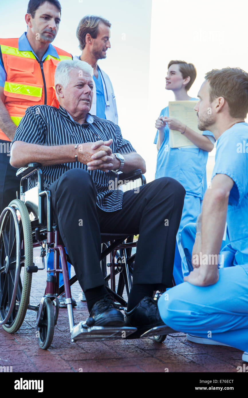 Nurse talking to patient outside hospital Stock Photo