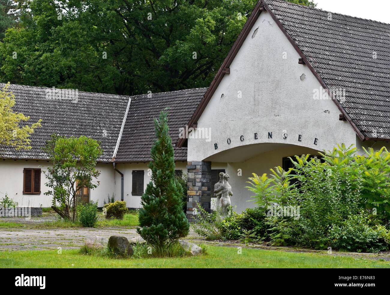 View of the former country estate of NS Propaganda Minister Josef Goebbels on the perimeter of the former FDJ college (Jugendhochschule) in Bogensee (Brandenburg), Germany, 08 September 2014. Photo: Patrick Pleul/dpa Stock Photo