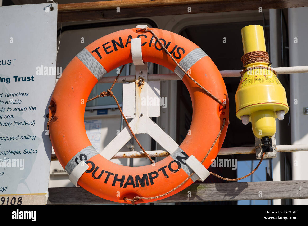 London, UK. 8th Sept, 2014. ‘Totally Thames’ with tall ship TS Tenacious at Woolwich Arsenal. Credit: Guy Corbishley/Alamy Live News Stock Photo