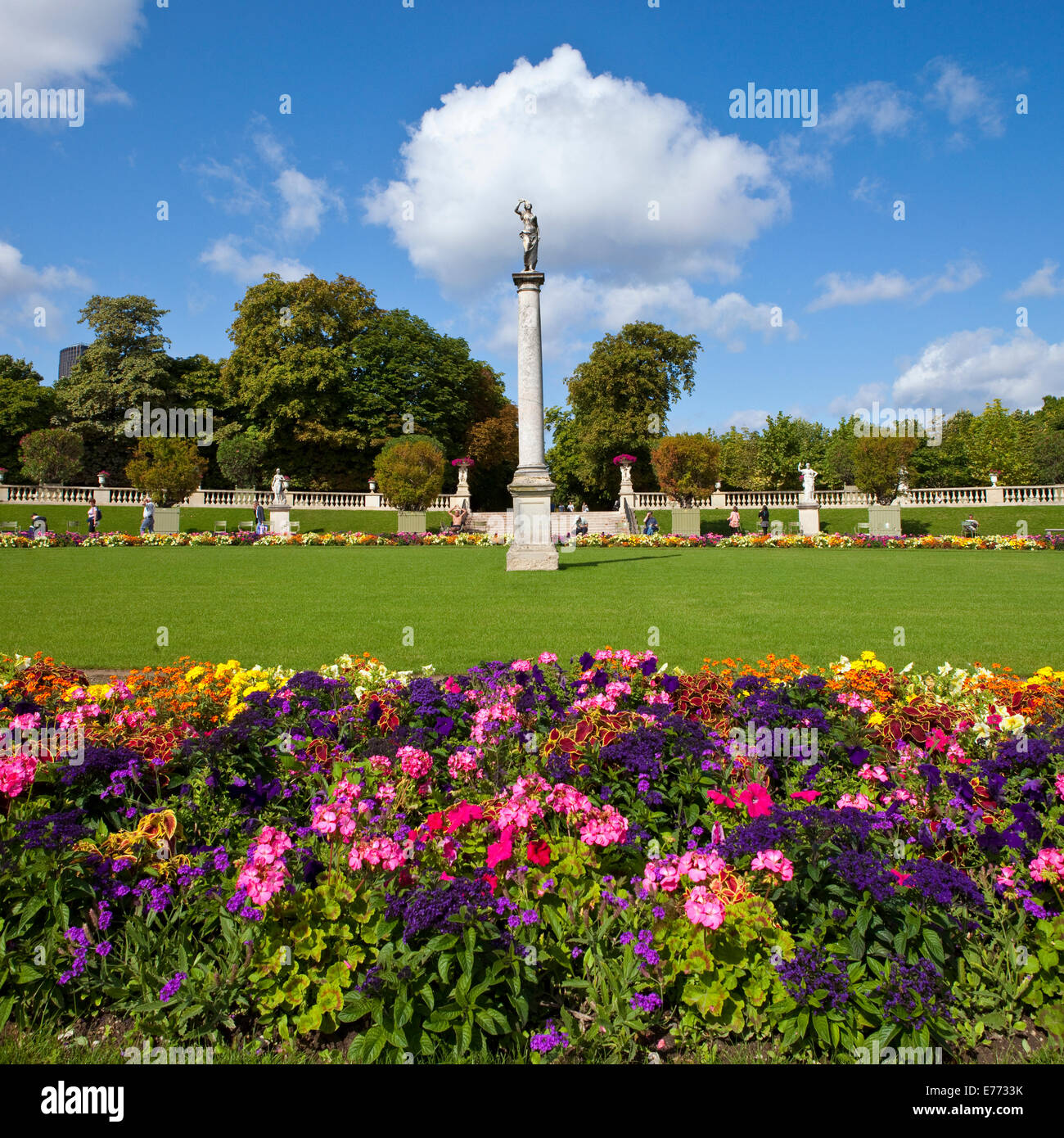 Statues in jardin du luxembourg hires stock photography and images Alamy