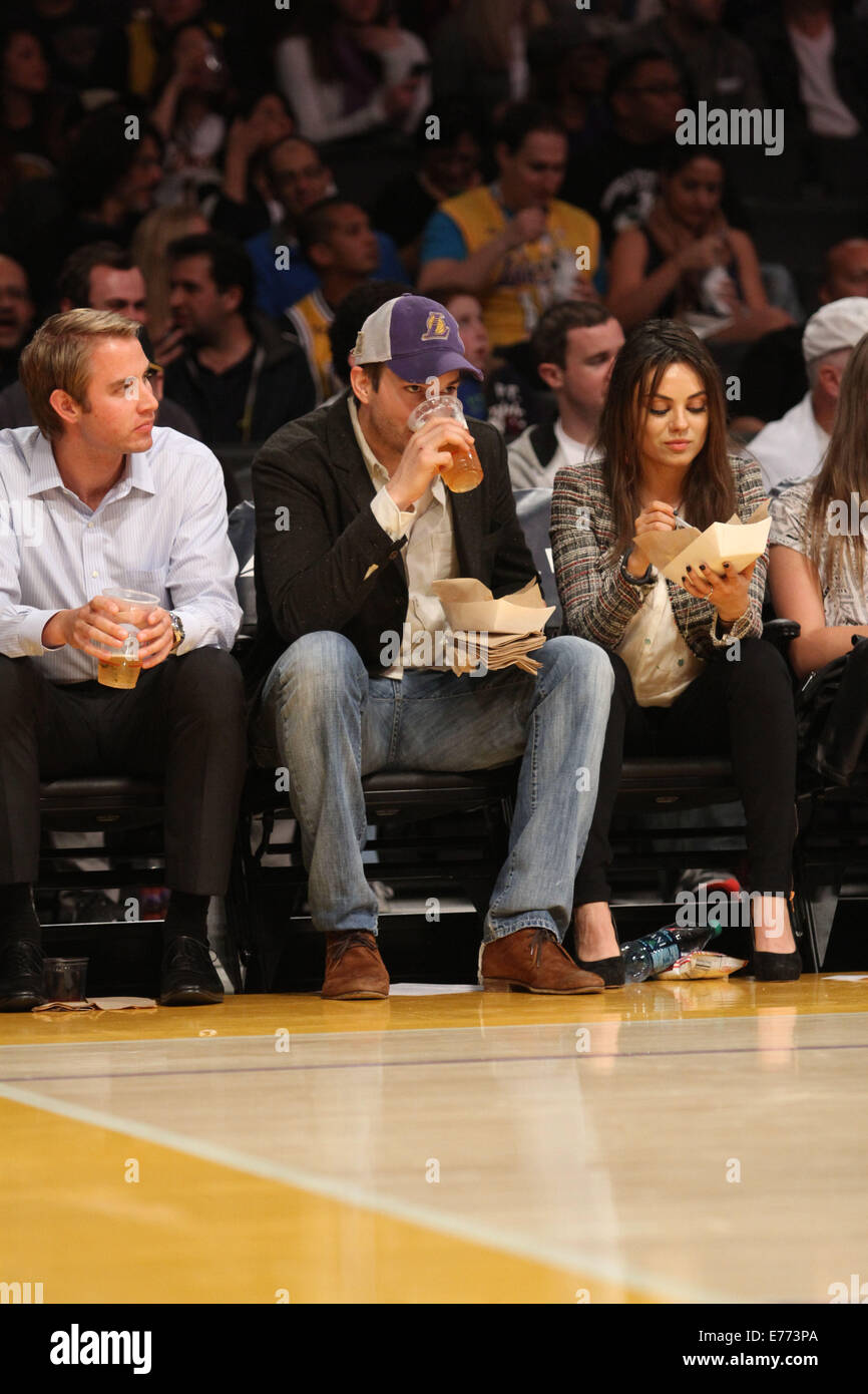 Celebrities take over courtside for Lakers-Knicks – Orange County