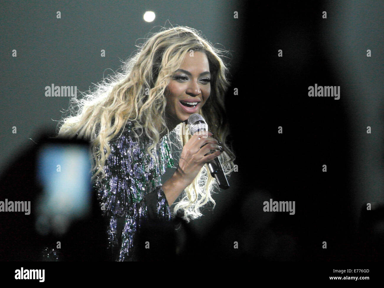 Beyonce performs live in concert at the O2 during 'The Mrs. Carter Show ...