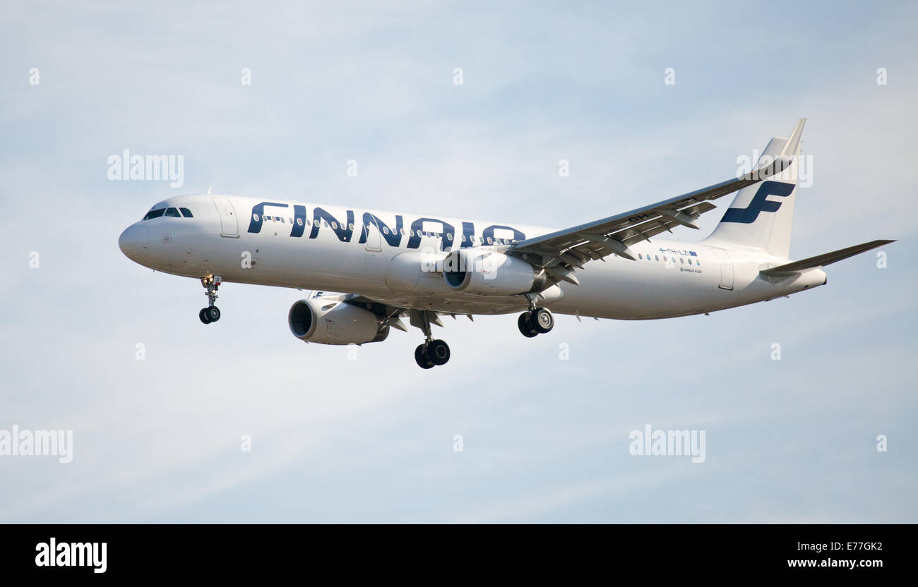 Finnair a321 on runway hi-res stock photography and images - Alamy