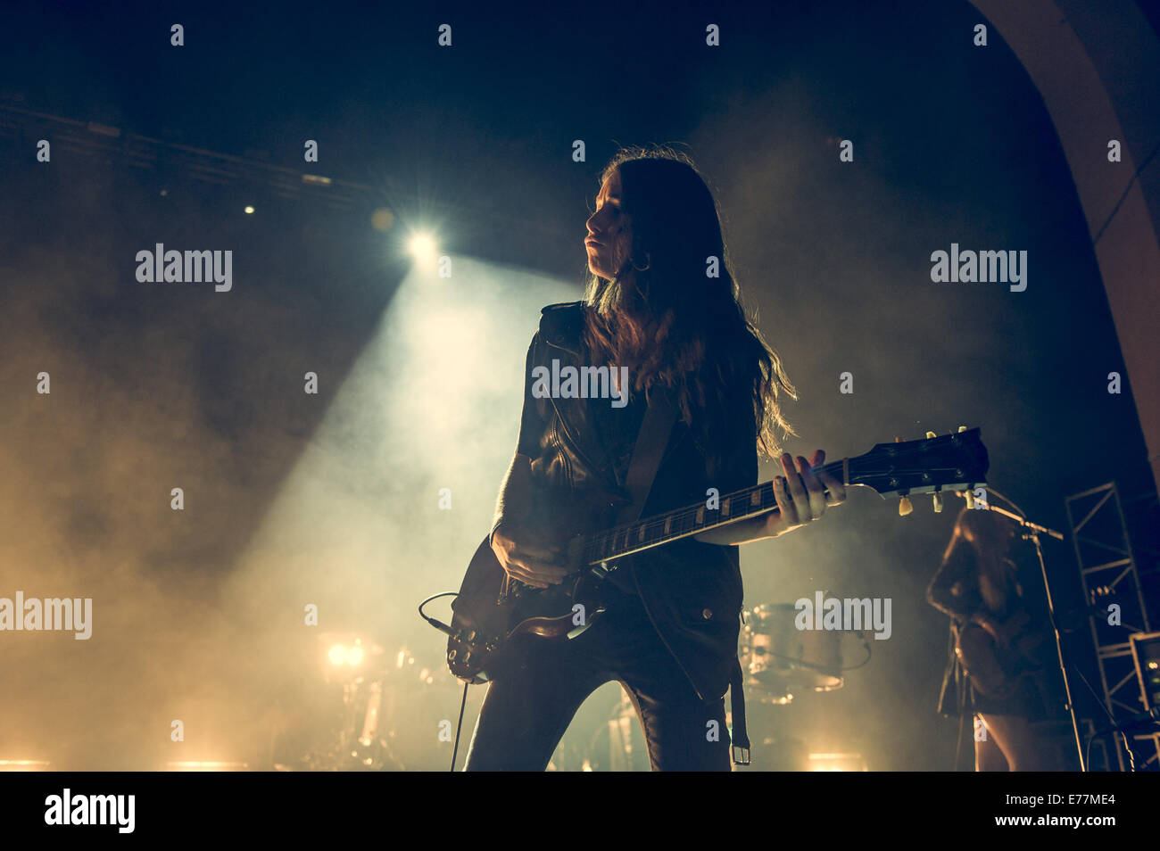 Haim band hi-res stock photography and images - Alamy