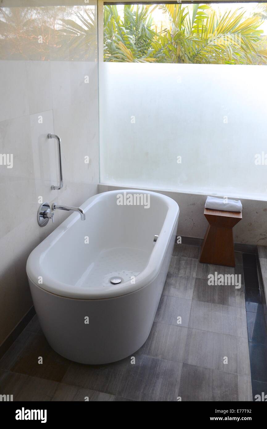 A shot of a luxury bath in a hotel room Stock Photo - Alamy