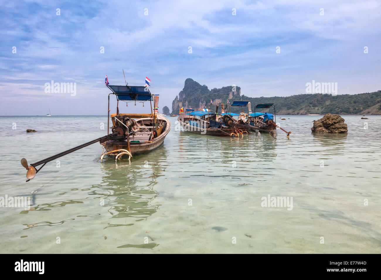 Longboats in a row on Phi Phi island, Thailand Stock Photo