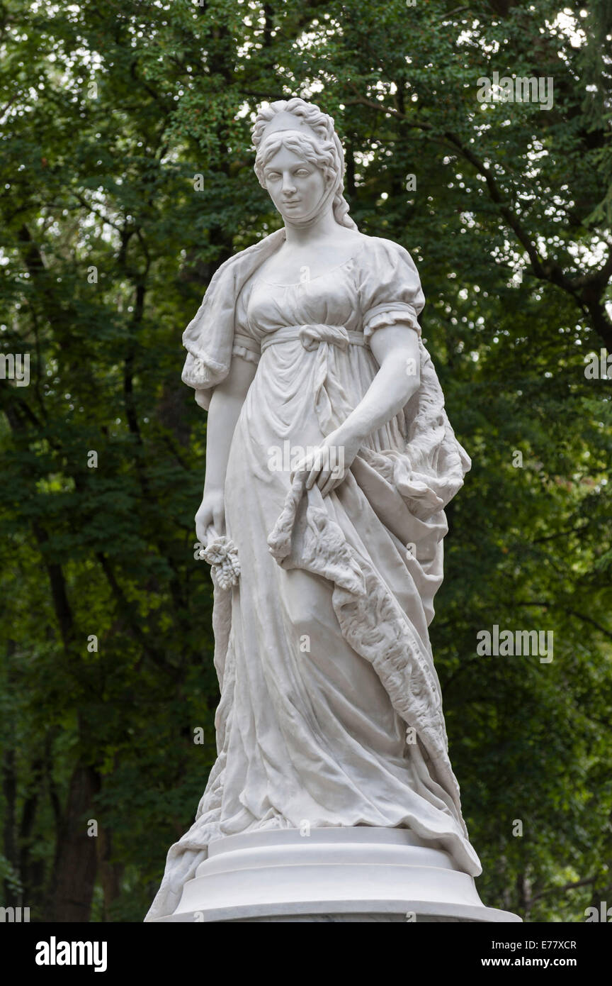 The new Queen Luise monument, re-erected in July 2014, marble, Jakobsruh Park, new park design as a project of the city of Stock Photo
