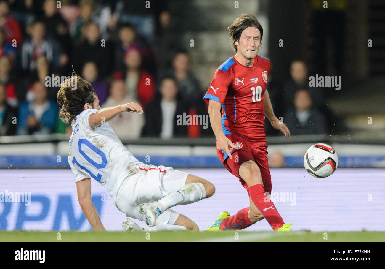 USA's Mix Diskerud vies for the ball with Czech Republic's Tomas Rosicky (R) during the soccer friendly between Czech Republic and USA in Prague, Czech Republic, 3 Septmember 2014. Photo: Thomas Eisenhuth/dpa - NO WIRE SERVICE - Stock Photo