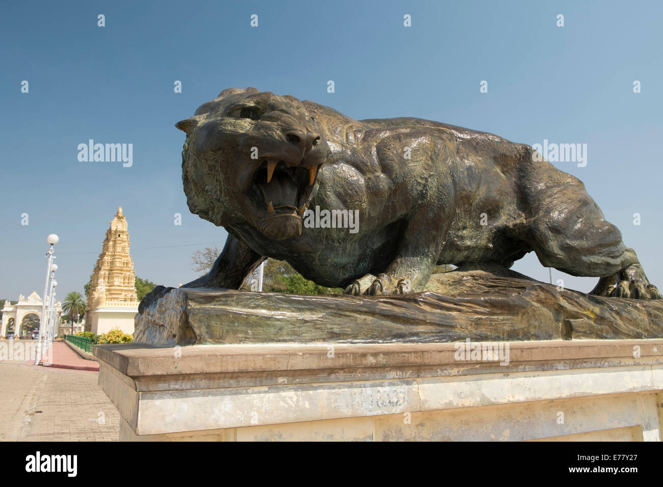 Bronze sculpture of a jaguar at the Mysore Palace, Mysore, Karnataka, India  Stock Photo - Alamy