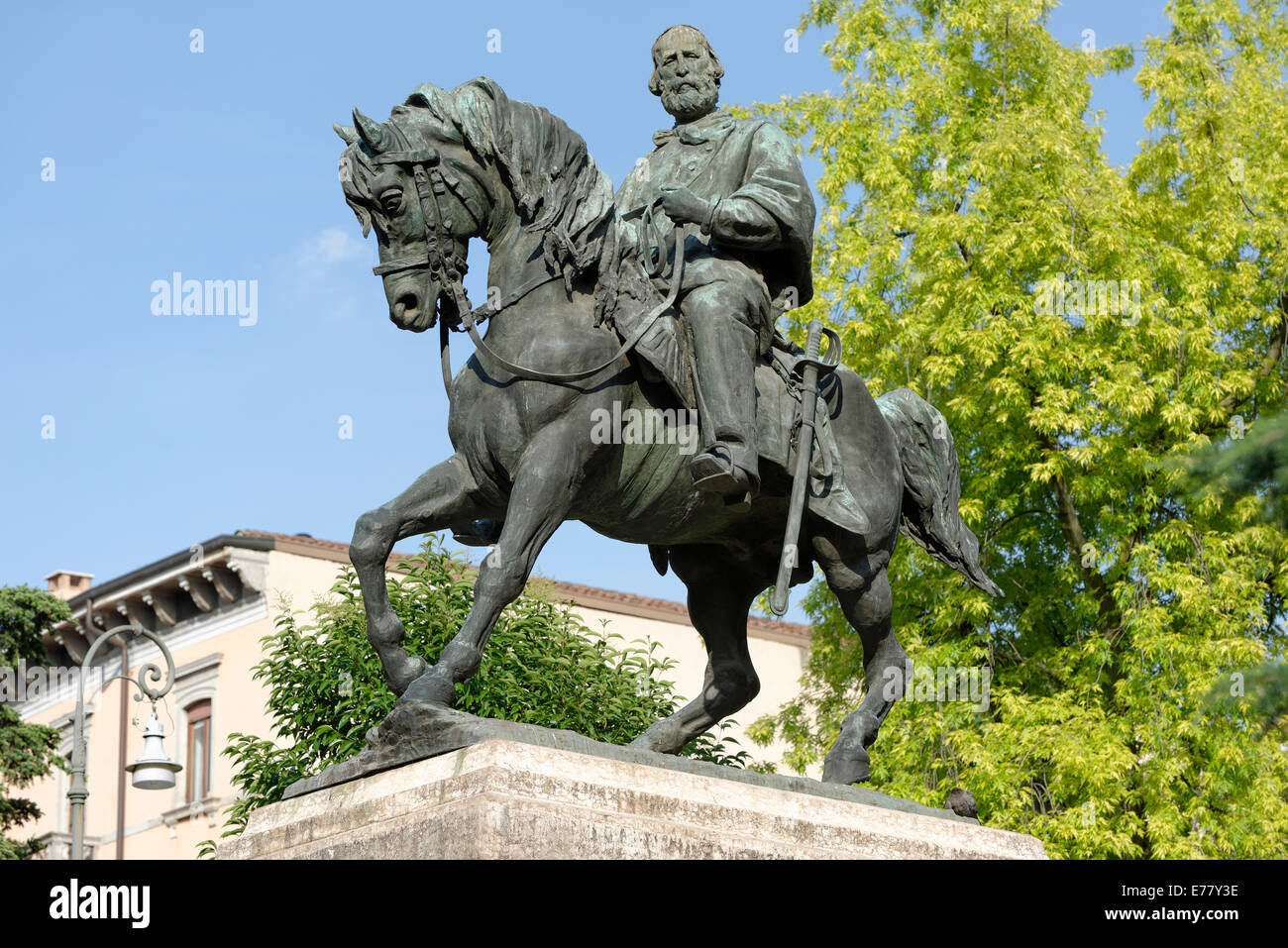 Monument to Giuseppe Garibaldi, Piazza Indepenzia, Verona, Veneto, Italy Stock Photo