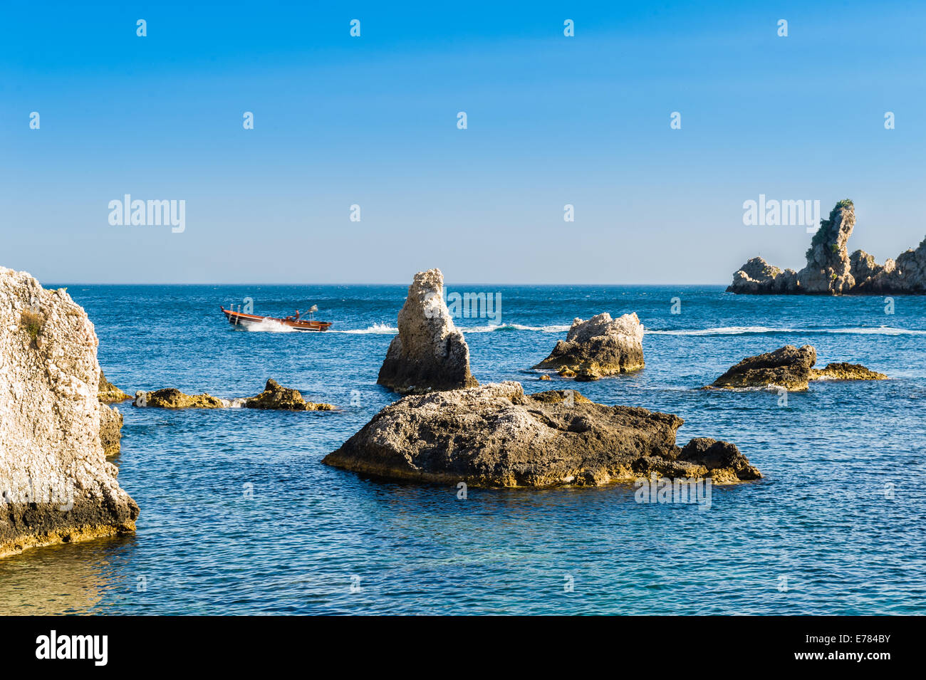 Sharp Rocks Beach Shore Sharp rocks hi-res stock photography and images - Alamy