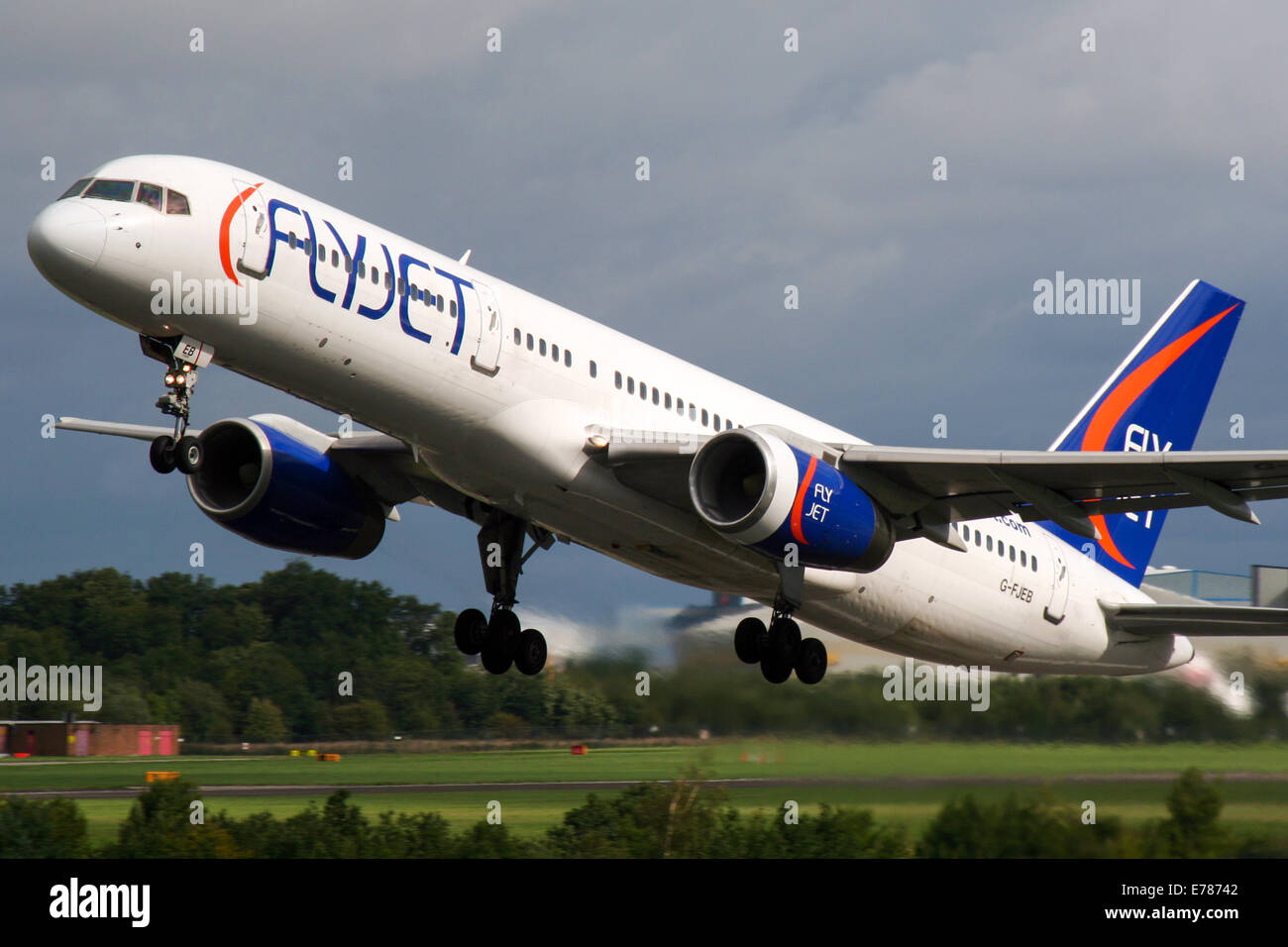 FlyJet Boeing 757-200 climbs away from runway 23L at Manchester airport. Stock Photo