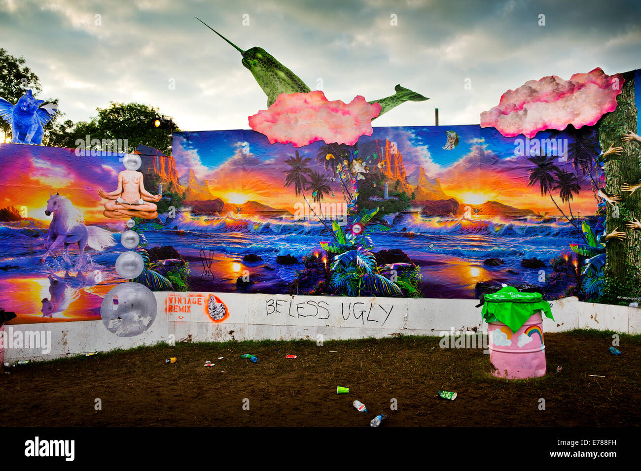 Glastonbury Festival 2014. Evolving graphic walls by Link Leisure give a dream like quality as you enter Shangri La Shangri-La i Stock Photo