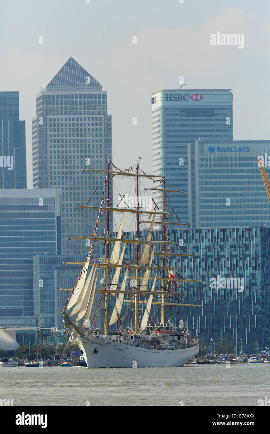 London, UK. 9th Sep, 2014. The Dar Mlodziezy, the largest ship taking part in the Tall ships Regatta in Greenwich, leads 'The Parade of Sail' out of London at the end of the four day regatta. Credit:  Steve Hickey/Alamy Live News Stock Photo