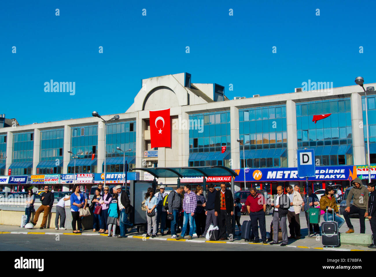people waiting for bus to city centre buyuk otogar main long distance bus station bayrampasa district istanbul turkey europ stock photo alamy