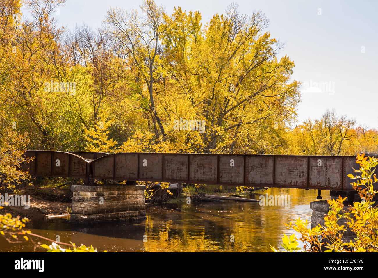 Railroad bridge crossing hi-res stock photography and images - Alamy