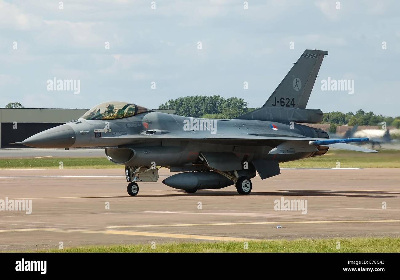 Royal Netherlands Air Force F 16 J 624 Arrives For The 14 Royal International Air Tattoo Raf Fairford Gloucestershire England Stock Photo Alamy