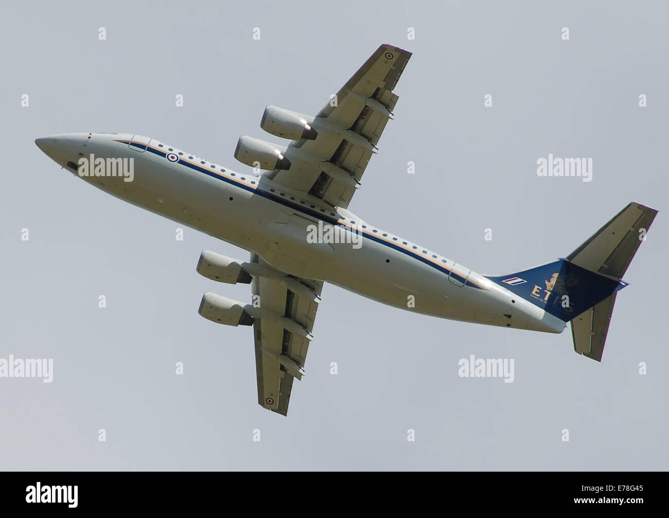 Qq Rj100 Qinetiq BAe Avro RJ100 (QQ101) departs from the Royal International Air ...