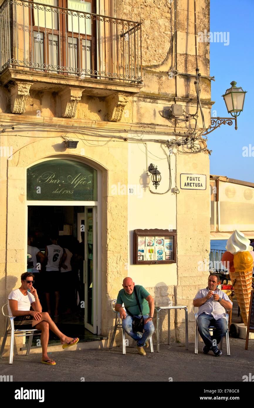 Cafe, Ortygia, Syracuse, Sicily, Italy, Southern Europe Stock Photo Alamy