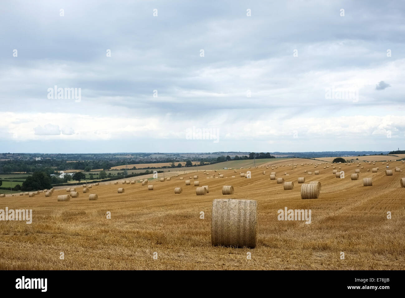 Hay bale bales hires stock photography and images Alamy