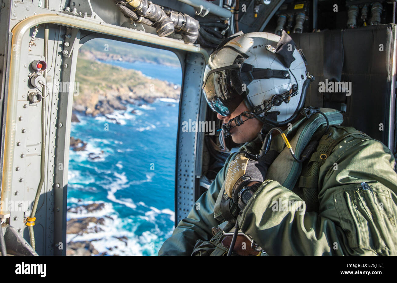 A U.S. Marine flies in a CH-46E Sea Knight helicopter attached to Marine Medium Helicopter Squadron (HMM) 364 during Partnership of the Americas 2014 along the coast of Chile Aug. 21, 2014. Partnership of the Americas is an annual combined naval and amphi Stock Photo