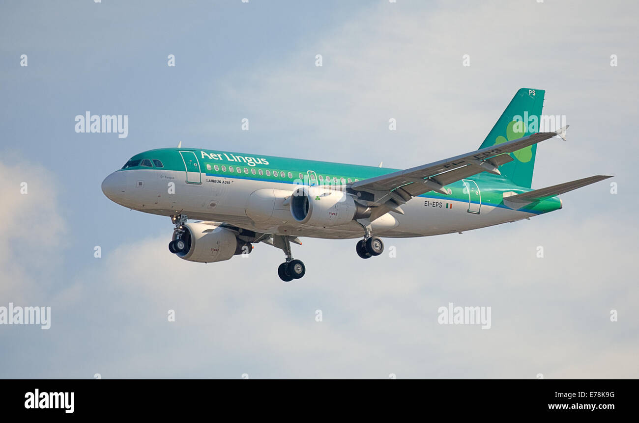 Aer Lingus Airbus a319 EI-EPS coming into land at London-Heathrow Airport” LHR Stock Photo