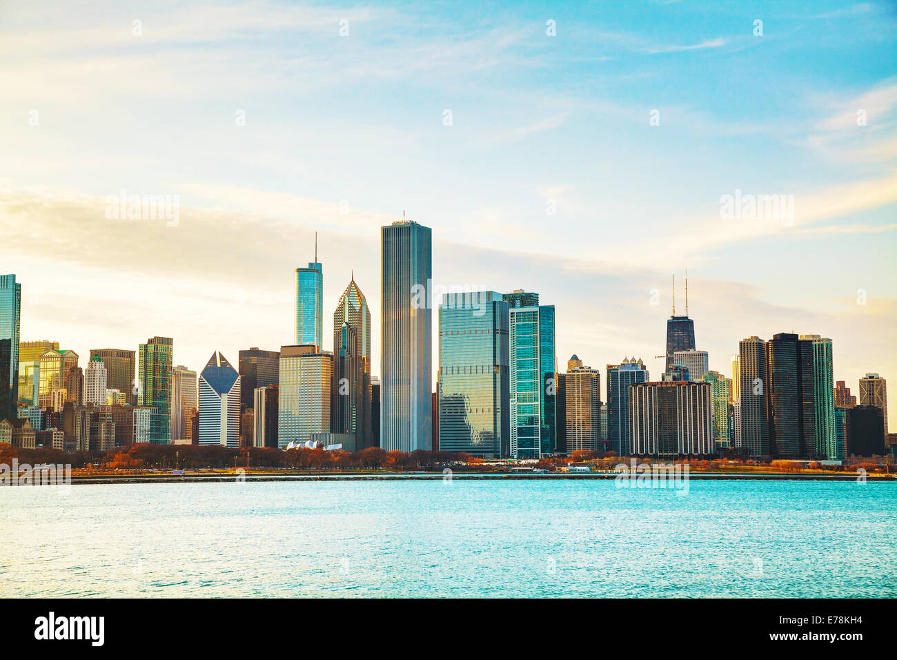 Downtown chicago dusk hi-res stock photography and images - Alamy