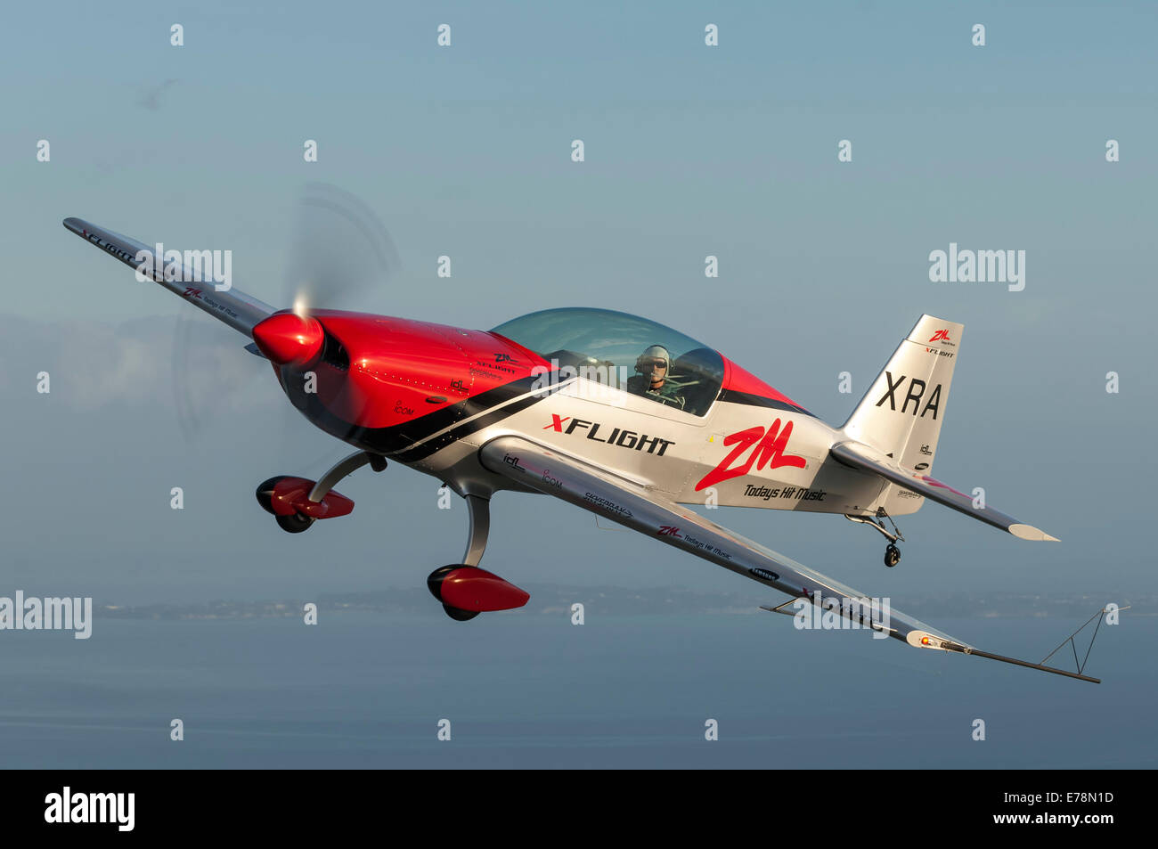 Grey aircraft side hi-res stock photography and images - Alamy