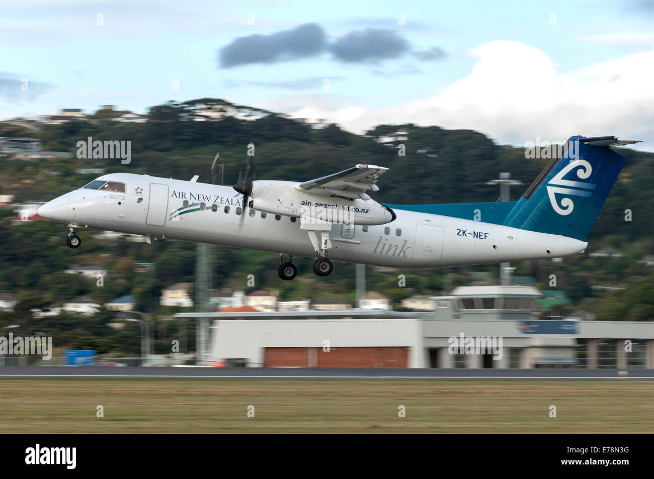 Bombardier Q300 taking off from Wellington Airport Stock Photo Alamy