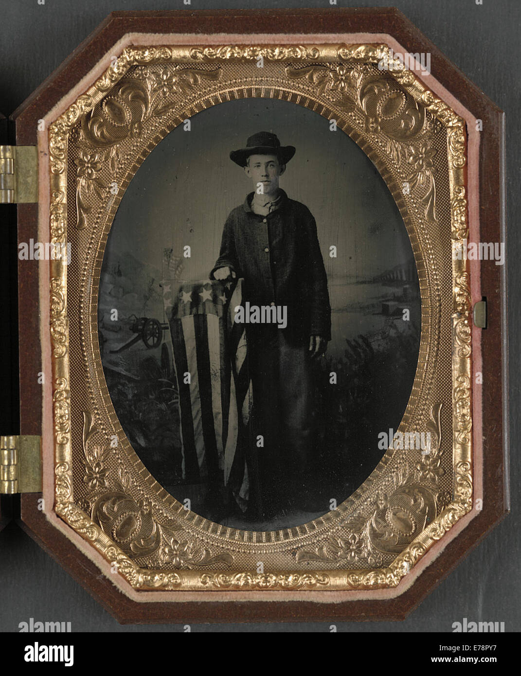 Vintage young soldiers in uniform hi-res stock photography and images ...
