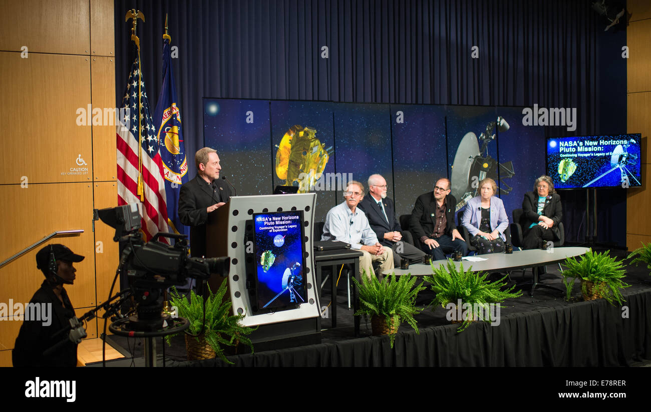 Dr. Alan Stern, Principal Investigator on NASA's New Horizons Mission, left, delivers closing remarks following a panel discussion at the &quot;NASA's New Horizons Pluto Mission: Continuing Voyager's Legacy of Exploration&quot; event on Monday, August, 25 Stock Photo