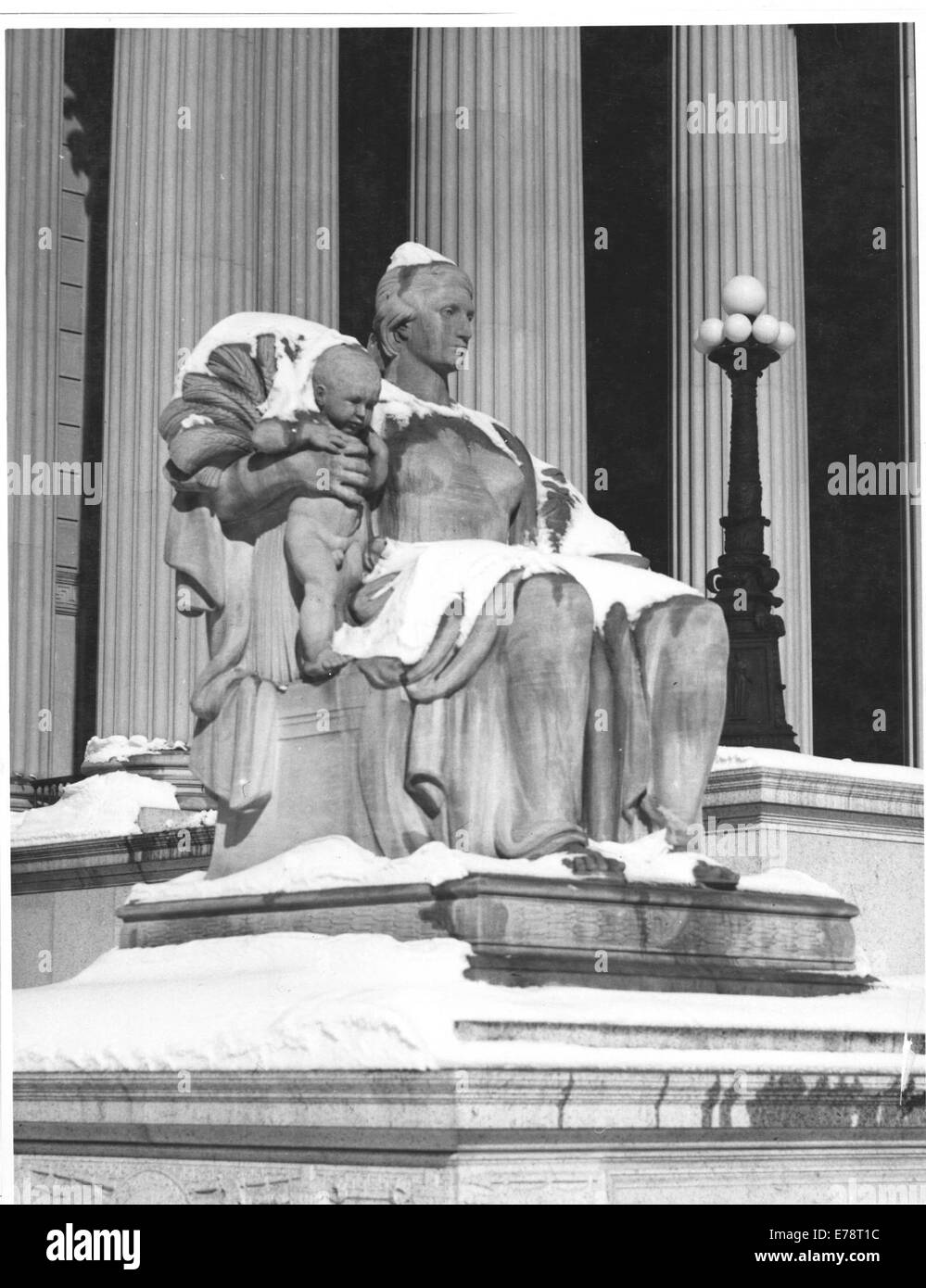 Photograph of the Female Statue, Heritage of the Past Stock Photo Alamy