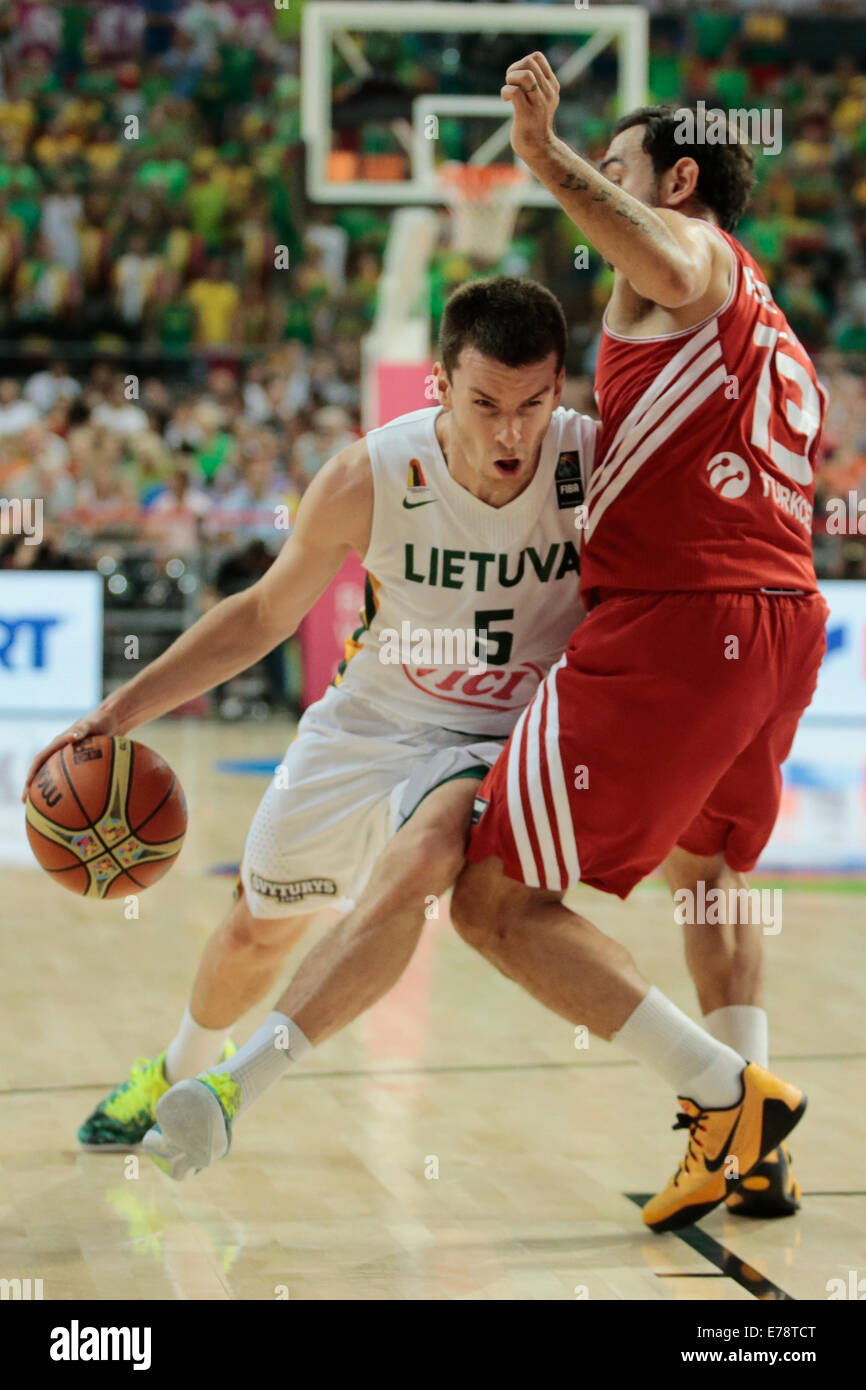 Barcelona, Spain. 9th Sep, 2014. Adas Juskevicius (L) of Lithuania drives the ball against Ender Arslan (R) of Turkey during the quarterfinal match at the 2014 FIBA Basketball World Cup Spain, in Barcelona, Spain, on Sept. 9, 2014. Credit:  Pau Barrena/Xinhua/Alamy Live News Stock Photo