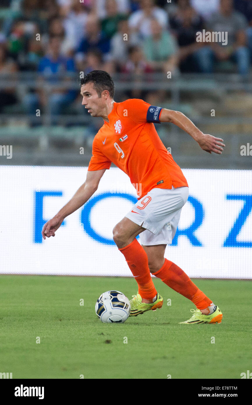 Bari, Italy. 4th Sep, 2014. Robin van Persie (NED) Football/Soccer : International Friendly match between Italy 2-0 Netherlands at Stadio San Nicola in Bari, Italy . © Maurizio Borsari/AFLO/Alamy Live News Stock Photo